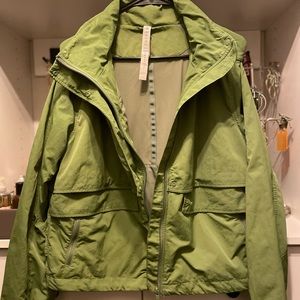 Lululemon Always Effortless Jacket in Green